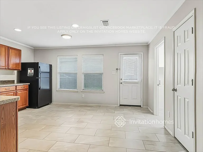 402 Azalea Dr — Photo 5