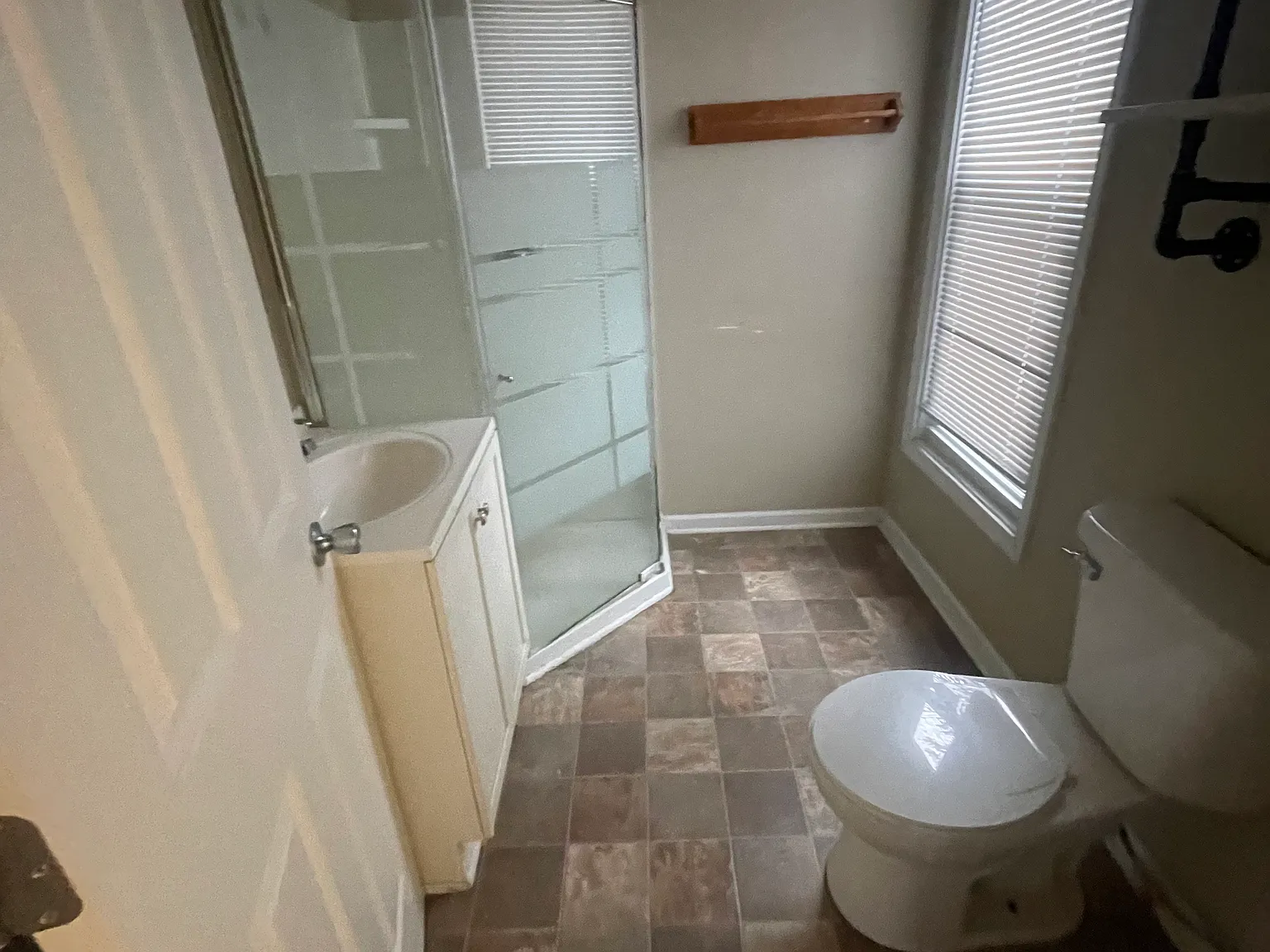 3 bed, 1200 sqft, $1,200 — Photo 2