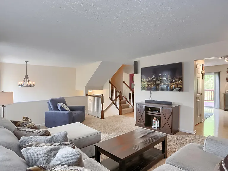 609 Village Green Blvd E — Photo 3