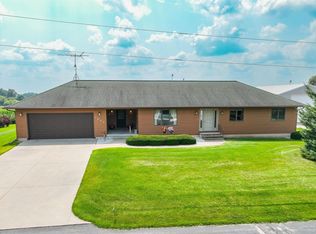 1625 Hickory Hill Rd, Decorah, IA 52101