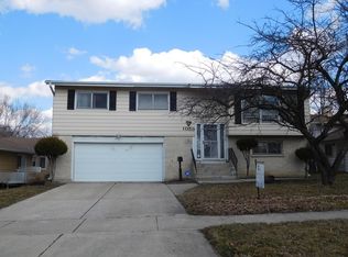 1059 S Finley Rd, Lombard, IL 60148