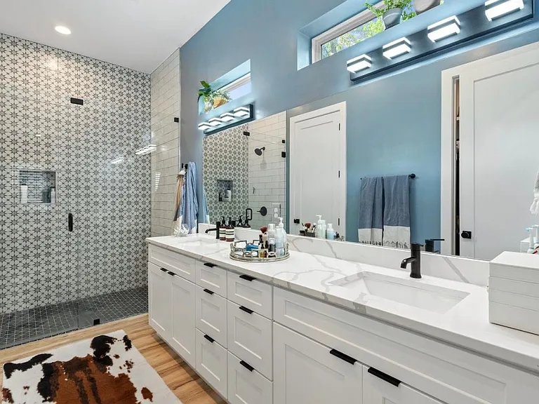 618 Montopolis Dr — Photo 22