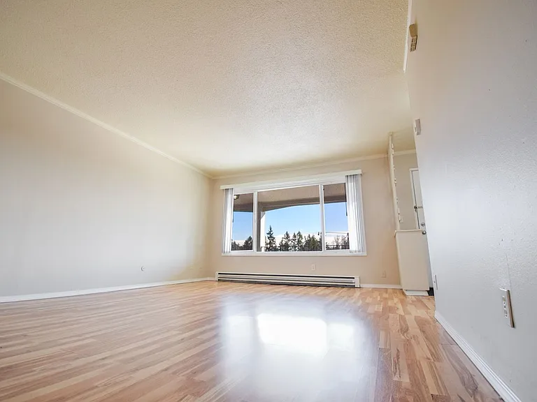Vista Hills Apartments — Photo 12