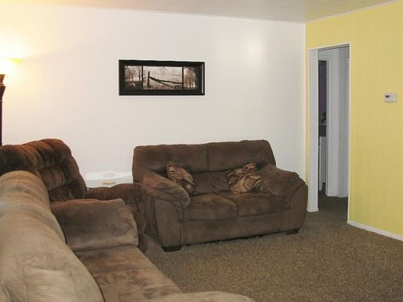 4th image of 1340 Parkwood Ave