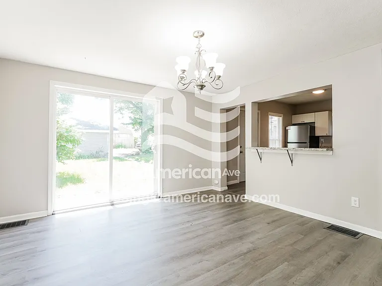 1039939_004_living_room_13818076.jpg