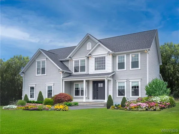 8931 Country Club Dr, Clarence Center, NY 14032