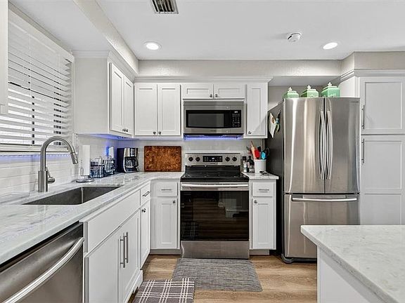 4th image of 210 Oak Bay St APT 504