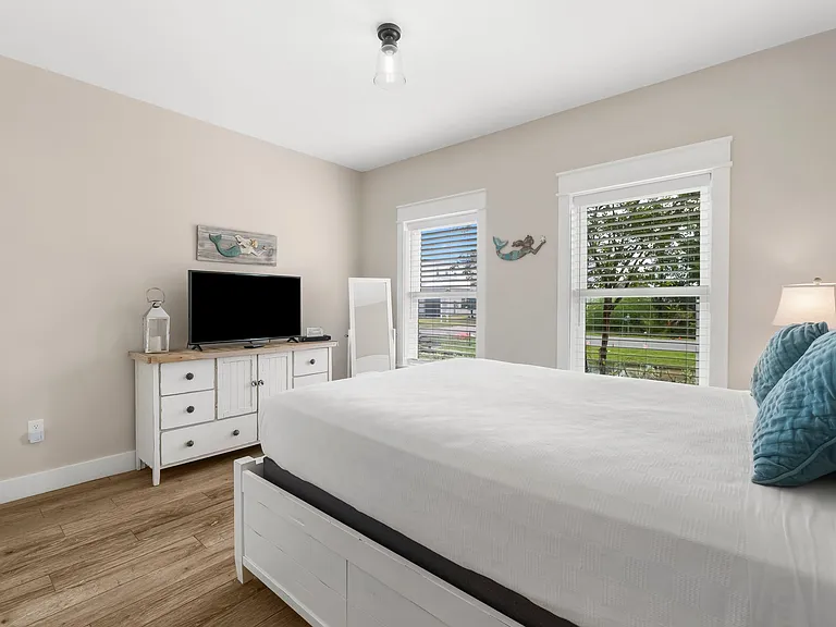 228 Palm Beach Dr — Photo 18