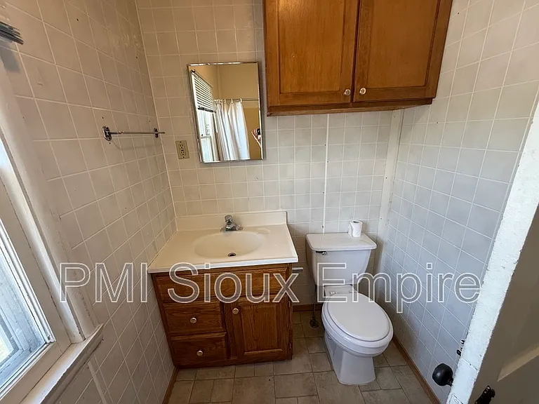 734 W 10th St #5 — Photo 4