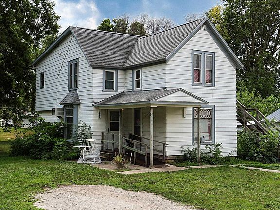 3rd image of 808 3rd Ave N