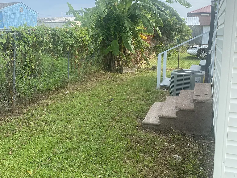 520 Robinson Ave — Photo 13