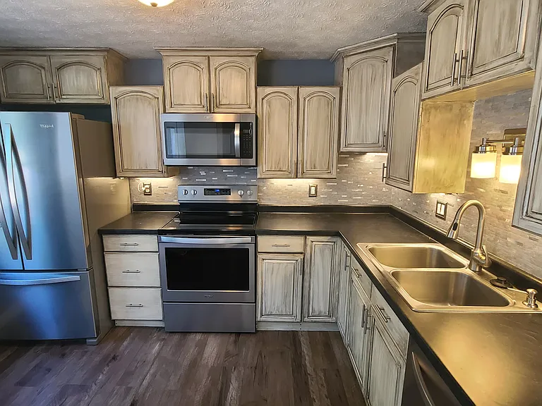9820 Aylesworth Ln — Photo 14