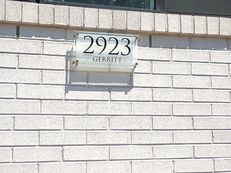 2923 Gerritt St — Photo 2