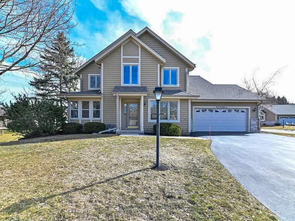 N24W24052 Stillwater LANE #A, Pewaukee, WI 53072