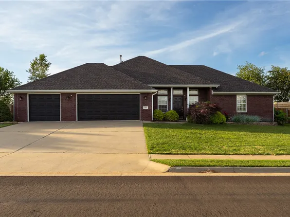 704 Hankins Ave, Lowell, AR 72745