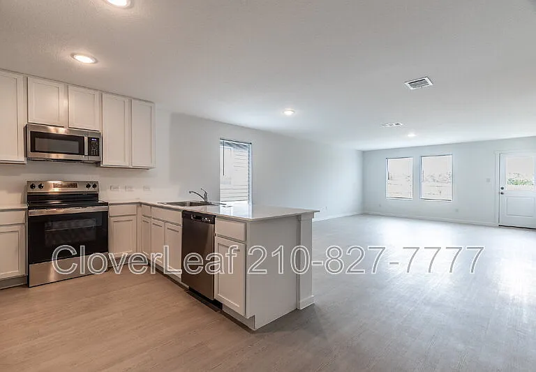 528 Wolf Crest Blvd — Photo 8