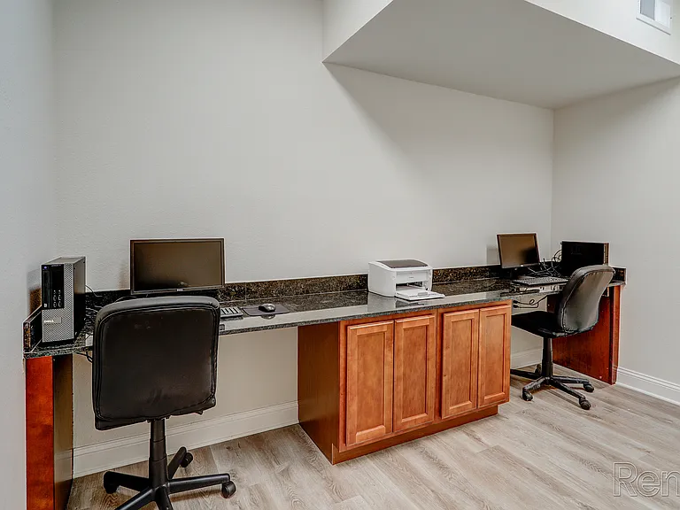Hummingbird Hill Apartments — Photo 24