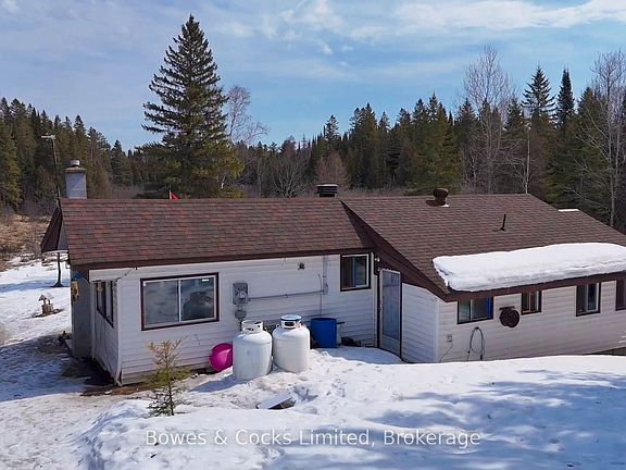 5th image of 1046 Detlor Rd