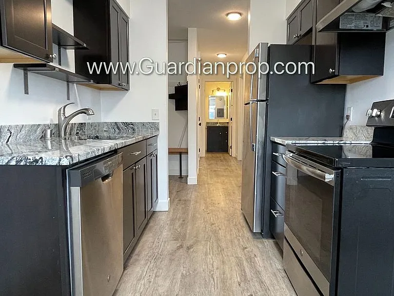 735 Tyler St NE #8 — Photo 2