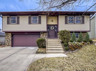 4175 Victoria Dr, Hoffman Estates, IL 60192