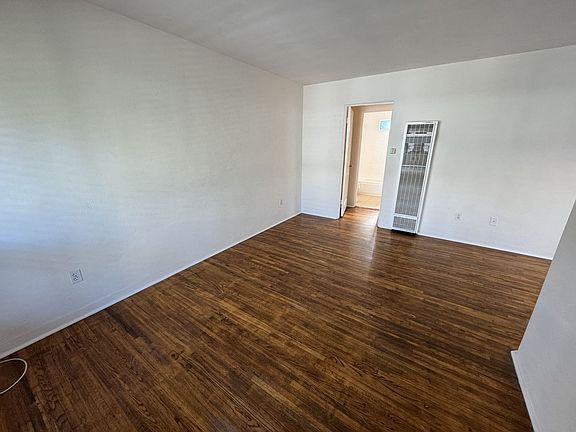 2nd image of 1801-15 Cable St #1805