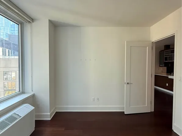 60 Riverside Boulevard image 6 of 20