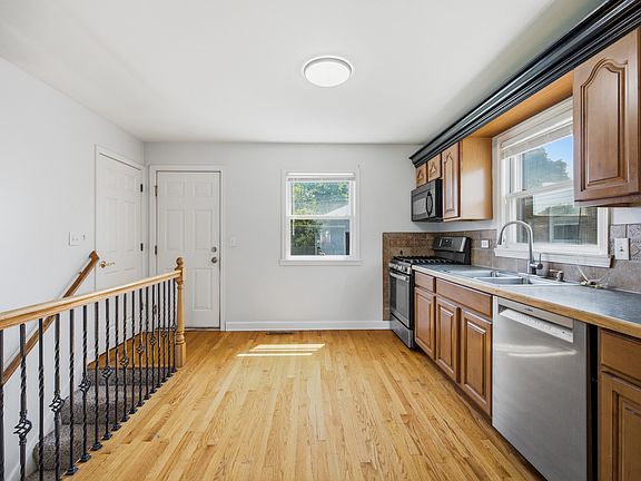 5th image of 219 N Berteau Ave