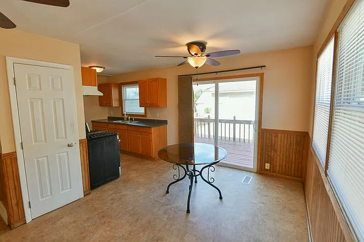 3 bed, 1.5 bath, 1200 sqft, $1,850 — Photo 3