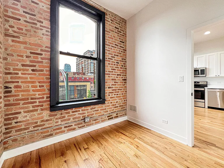 309 W Chicago Ave #301 — Photo 15
