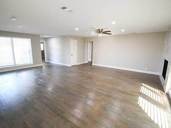 3rd image of 1422 Addington St