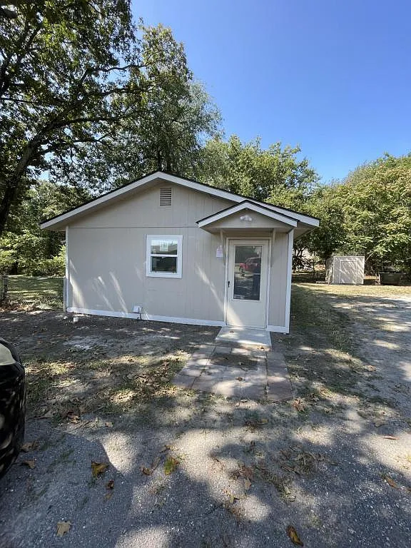 1617 N Vinita Ave — Photo 1