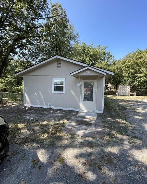 1617 N Vinita Ave