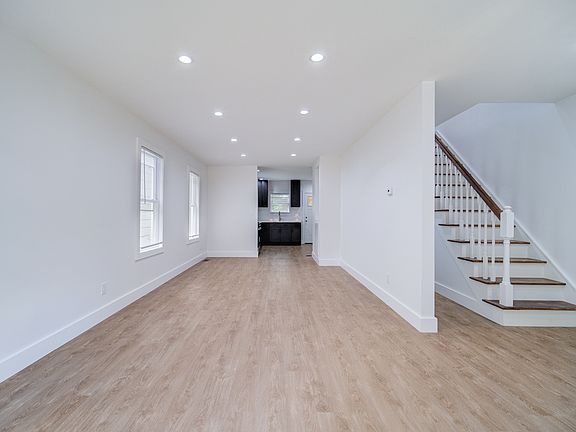 4th image of 470 Delaware Ave #1L