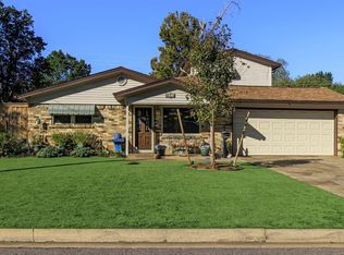 853 Russell Ln, Bedford, TX 76022