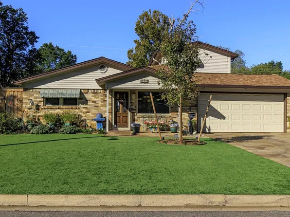 853 Russell Ln, Bedford, TX 76022