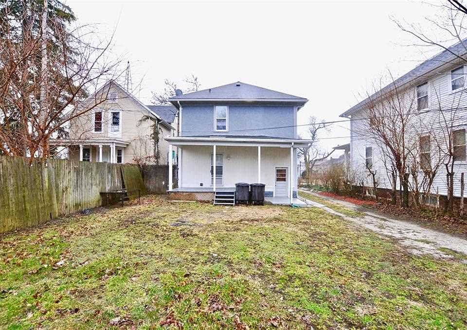 2nd image of 2925 Broadway