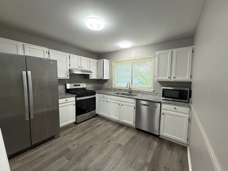 110 Manchester Ct #110 — Photo 2