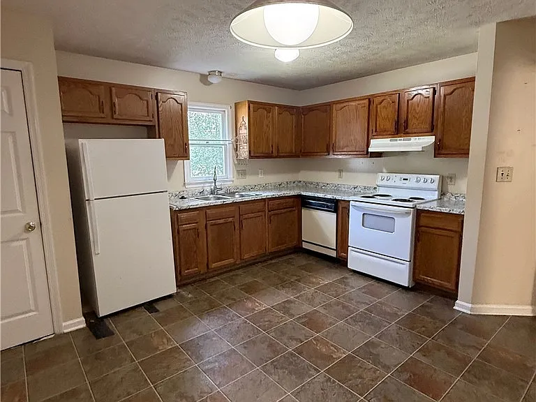 6731 Winchester St — Photo 10