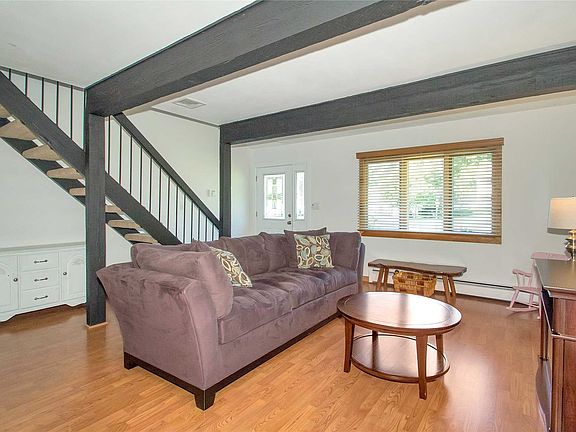 4th image of 31 Nantucket Dr