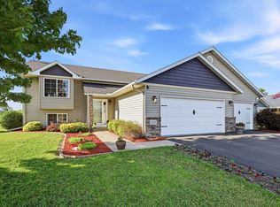 350 Horizon Dr, Le Center, MN 56057