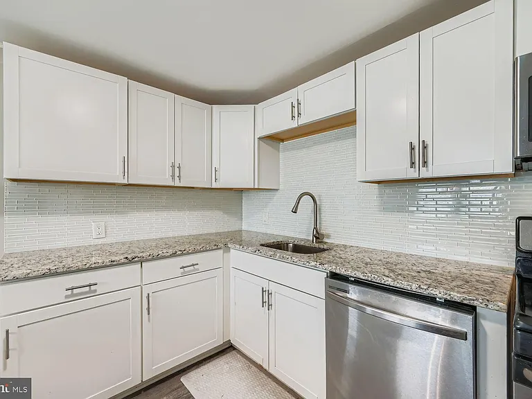 515 Taney Ave — Photo 8