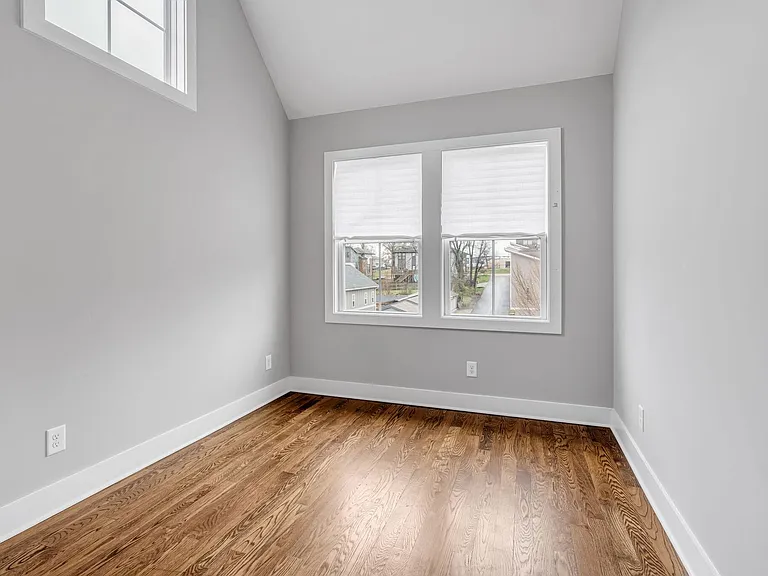 509A Moore Ave — Photo 25