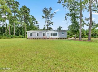 95 Bobby Hope Rd, Rose Hill, NC 28458