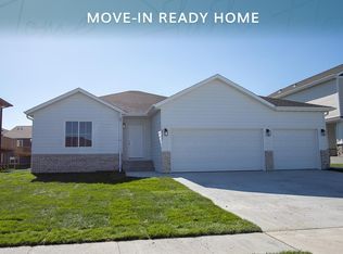 6721 14th St S, Fargo, ND 58104