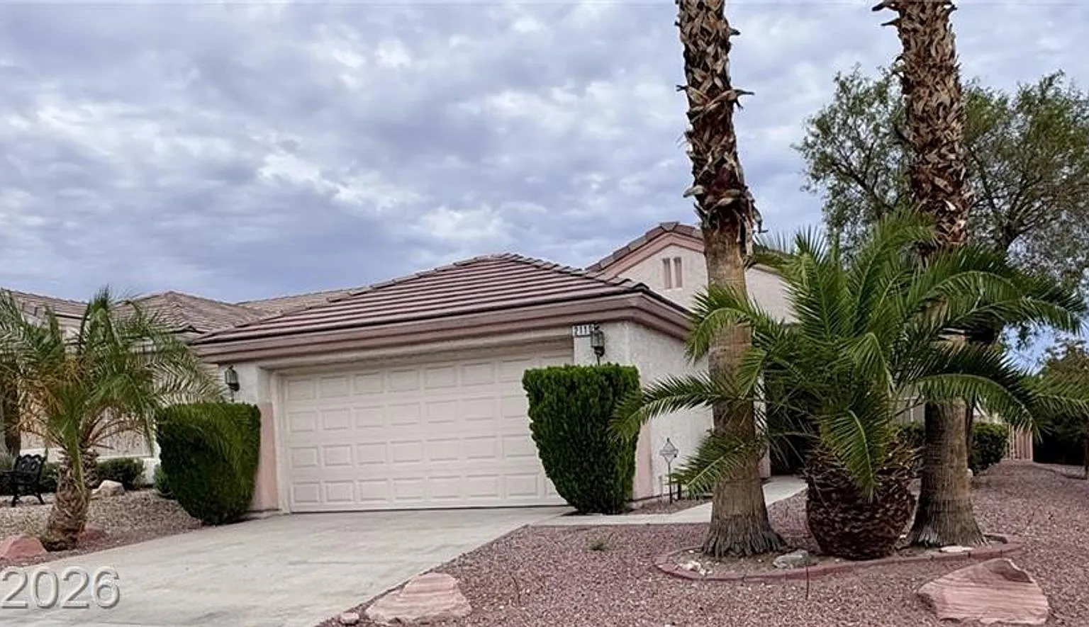 Beautiful 55+ Home with Vaulted Ceilings & Stainless Steel Kitchen — Photo 1