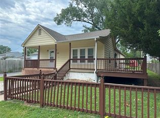 115 E 4th St, Tonganoxie, KS 66086