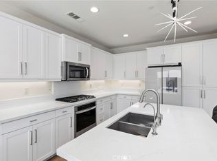 15765 Kings Peak Dr, Fontana, CA 92336
