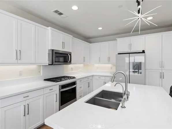 15765 Kings Peak Dr, Fontana, CA 92336