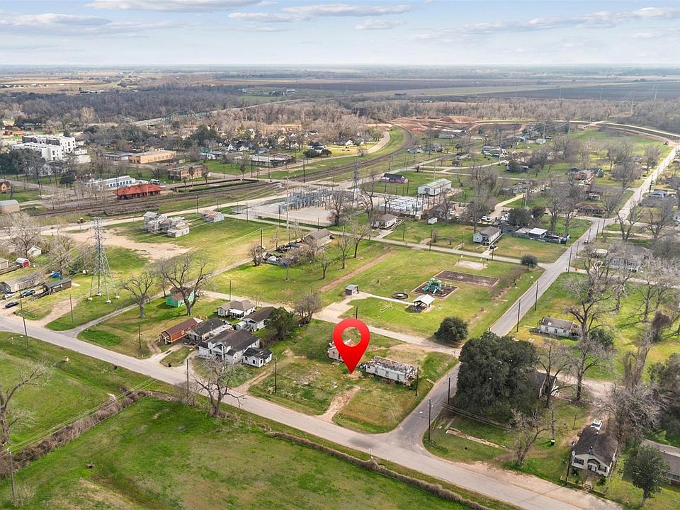 1st image of 929 W Spanish Camp Rd