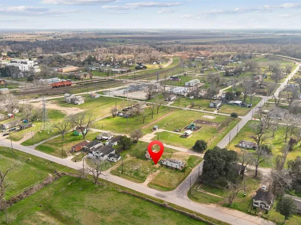 929 W Spanish Camp Rd, Wharton, TX 77488